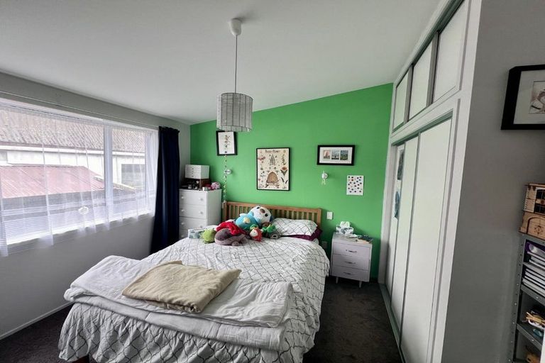 Photo of property in 70a Vipond Road, Stanmore Bay, Whangaparaoa, 0932