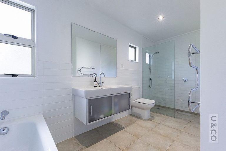 Photo of property in 8 Pineview Lane, Helensville, 0875