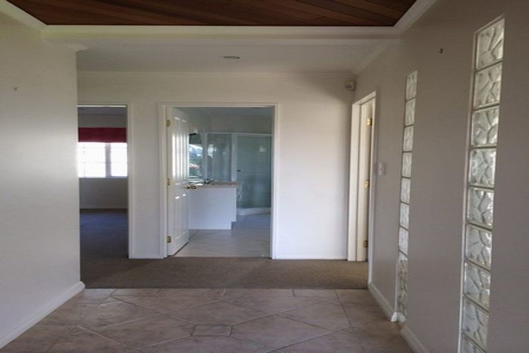 Photo of property in 30 Ponderosa Drive, Oteha, Auckland, 0632