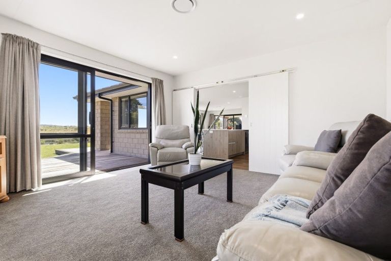 Photo of property in 1 Glendas Way, Acacia Bay, 3385