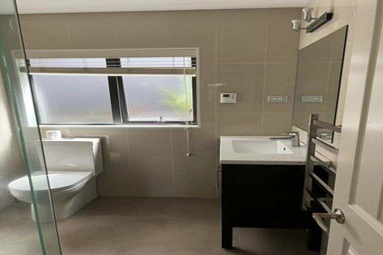 Photo of property in 10a Regia Close, Half Moon Bay, Auckland, 2012