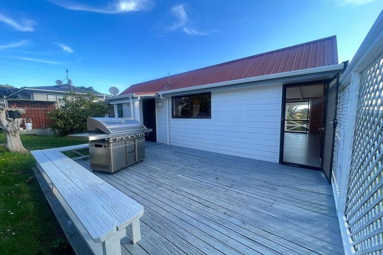 Photo of property in 1/9 Thistledew Place, Bayview, Auckland, 0629