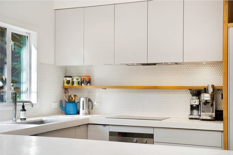 Photo of property in 78 Palmerston Road, Birkenhead, Auckland, 0626