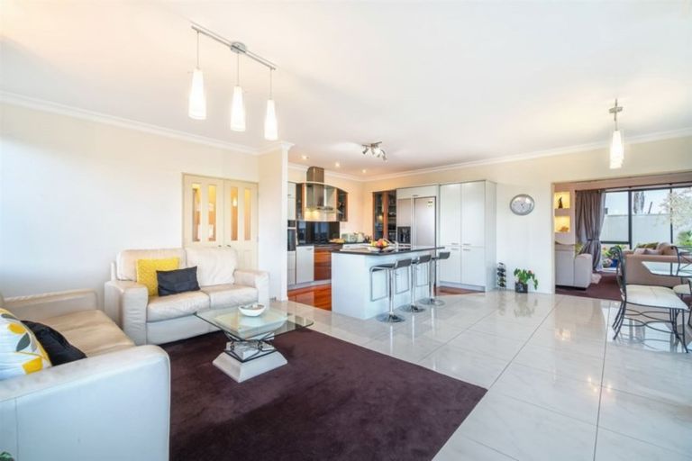 Photo of property in 34a Seaview Road, Castor Bay, Auckland, 0620