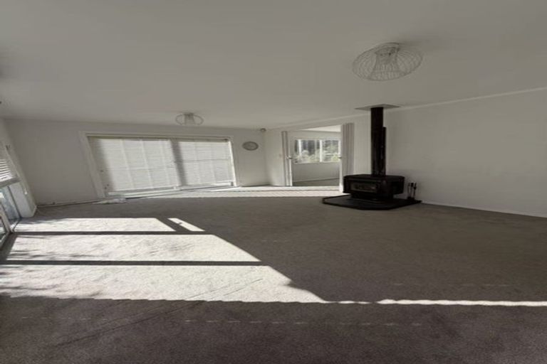 Photo of property in 17 Taioma Crescent, Te Atatu Peninsula, Auckland, 0610