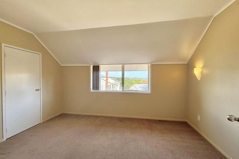 Photo of property in 5 Ancona Lane, Goodwood Heights, Auckland, 2105