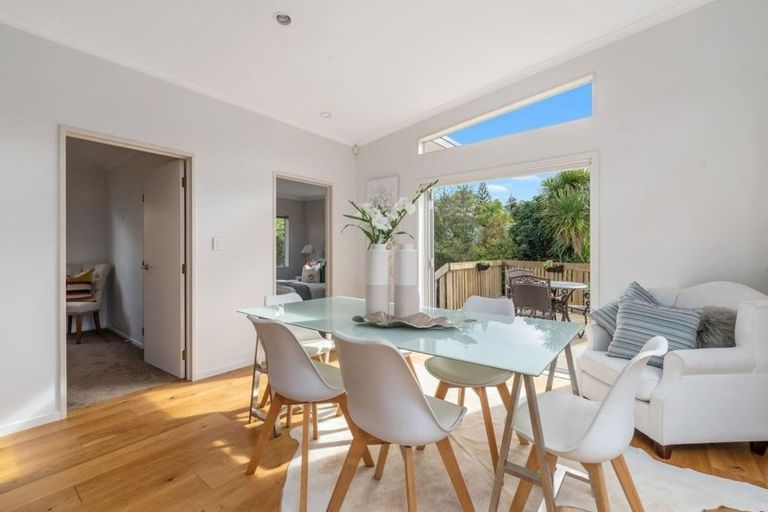 Photo of property in 9 Tobago Place, Sunnynook, Auckland, 0620