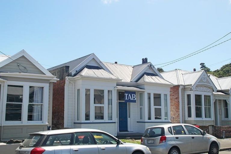 Photo of property in 120 Harbour Terrace, North Dunedin, Dunedin, 9016