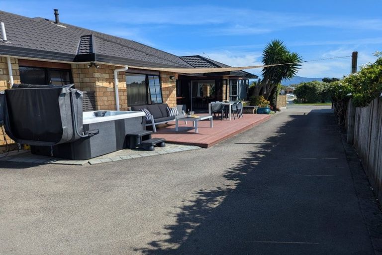 Photo of property in 42 Awatea Avenue, Paraparaumu, 5032