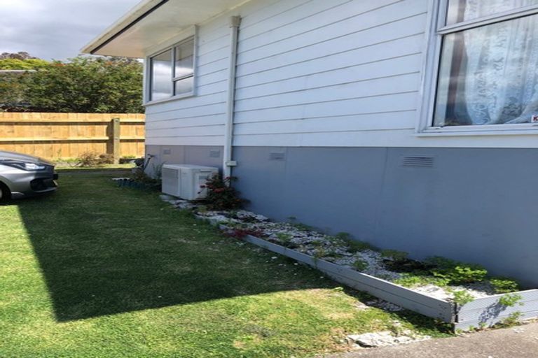 Photo of property in 11 Surman Place, Glen Eden, Auckland, 0602