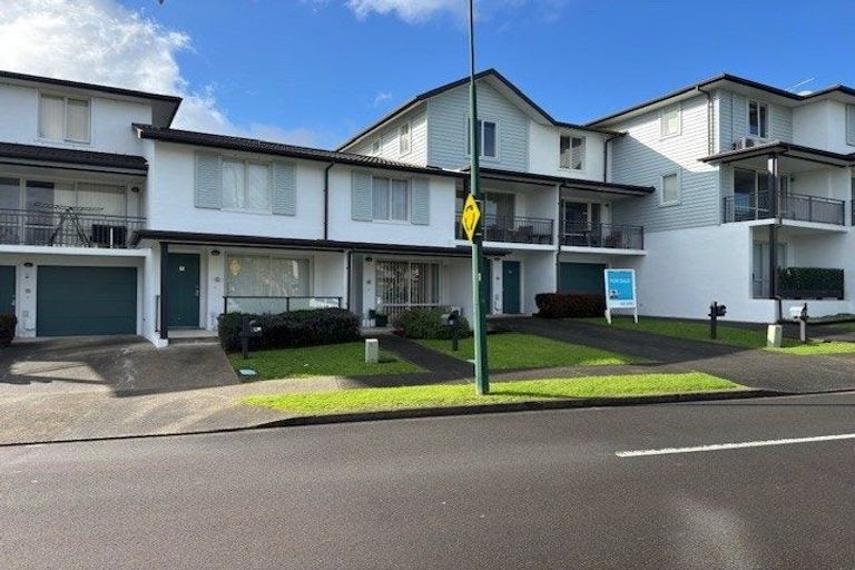 Photo of property in 5 Opito Way, East Tamaki, Auckland, 2013