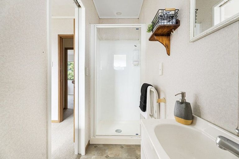 Photo of property in 2 Melandra Road, Stanmore Bay, Whangaparaoa, 0932