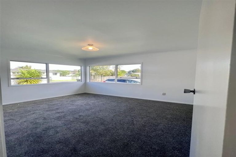 Photo of property in 5 John F Kennedy Place, Glen Eden, Auckland, 0602