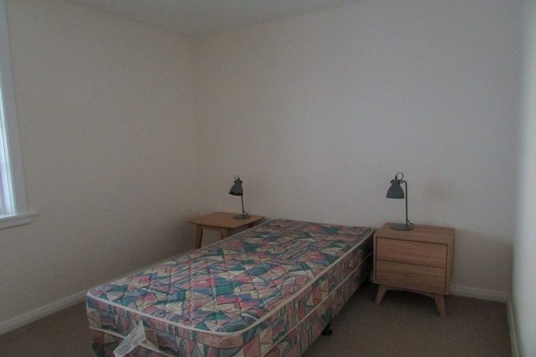 Photo of property in 2 Hawkhurst Road, Lyttelton, 8082