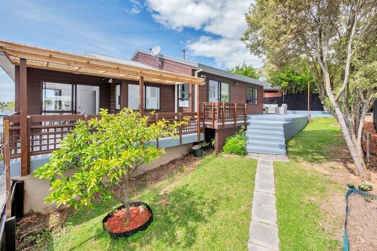 Photo of property in 2/22 Bronzewing Terrace, Unsworth Heights, Auckland, 0632