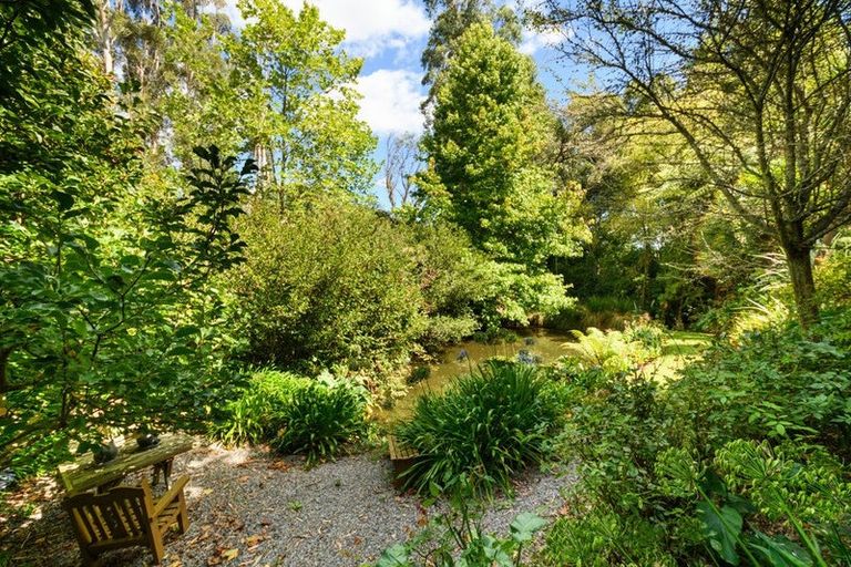 Photo of property in 5 Waicola Drive, Fitzherbert, Palmerston North, 4471