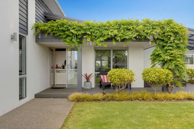 Photo of property in 20 Roseberry Place, Whitianga, 3510