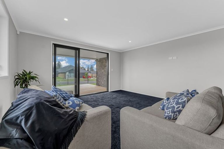 Photo of property in 2 Paapaka Way, Waiuku, 2123