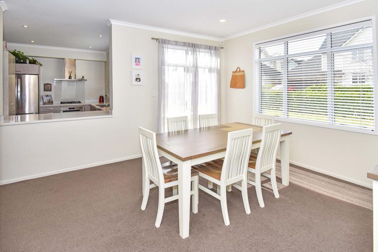 Photo of property in 11 Cornwall Place, Karaka, Papakura, 2113