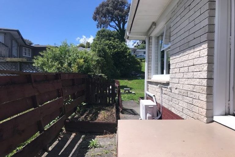 Photo of property in 2/13 Wykeham Place, Glenfield, Auckland, 0629