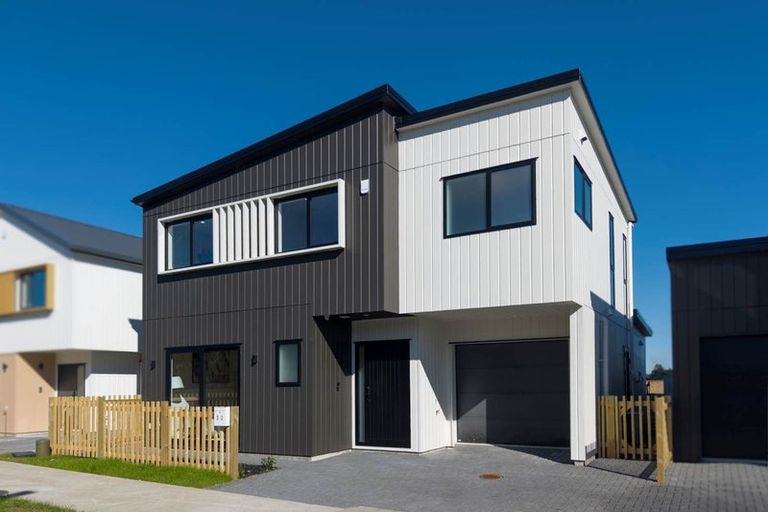 Photo of property in 32 Taipahitini Road, Rosehill, 2113