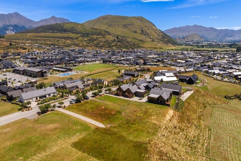 Photo of property in 20 Cunninghams Drive, Jacks Point, Queenstown, 9371