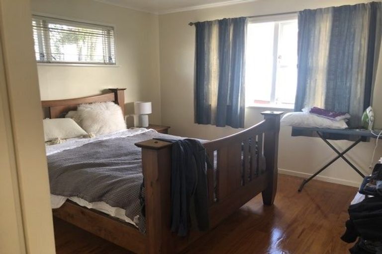 Photo of property in 11 Aplin Place, Birkdale, Auckland, 0626