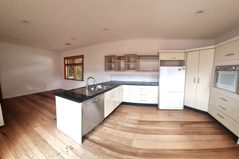 Photo of property in 122a Apu Crescent, Lyall Bay, Wellington, 6022