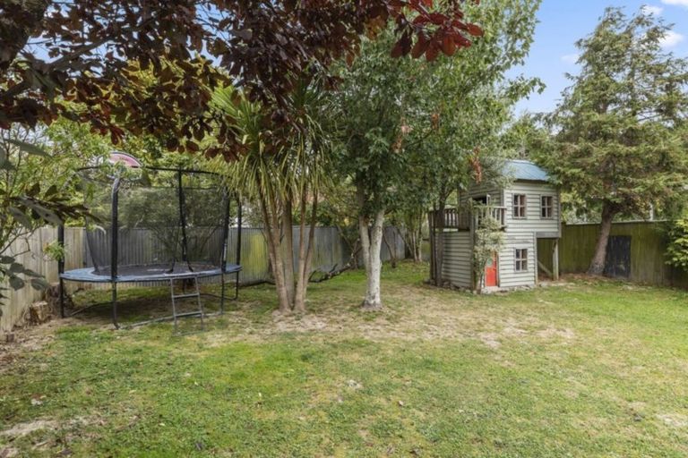 Photo of property in 5 Kopara Grove, Stokes Valley, Lower Hutt, 5019