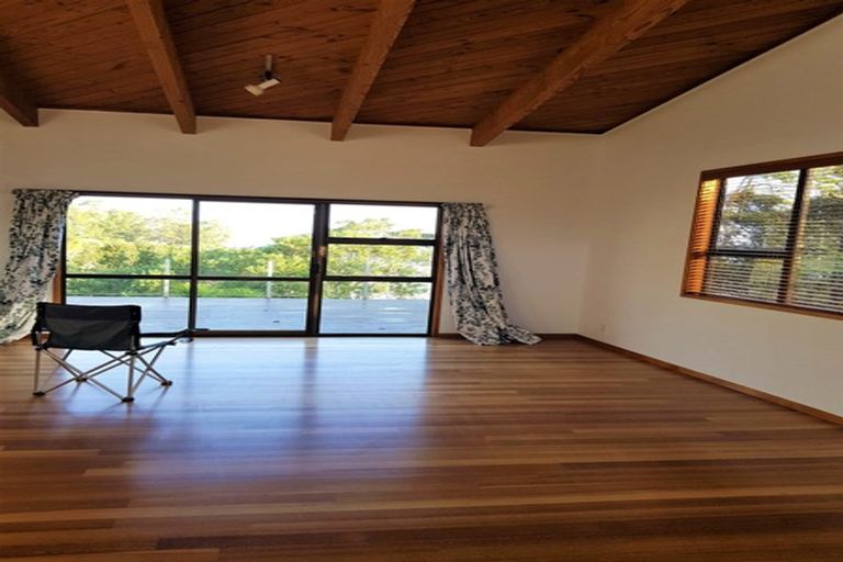 Photo of property in 58 Rosecamp Road, Beach Haven, Auckland, 0626