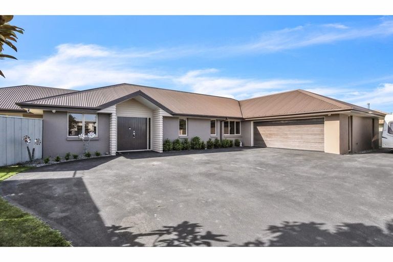 Photo of property in 12 Belgrave Drive, Rangiora, 7400