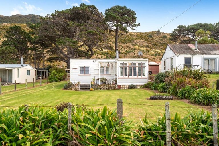 Photo of property in 1095 Mataikona Road, Mataikona, Tinui, 5889