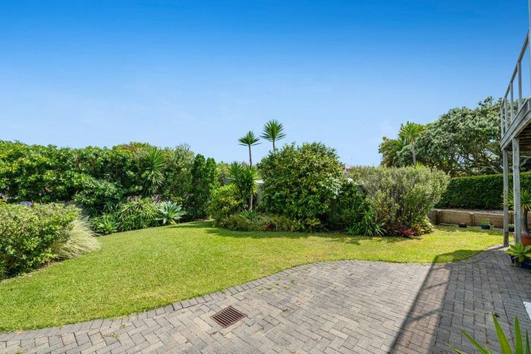Photo of property in 1326 Whangaparaoa Road, Army Bay, Whangaparaoa, 0930