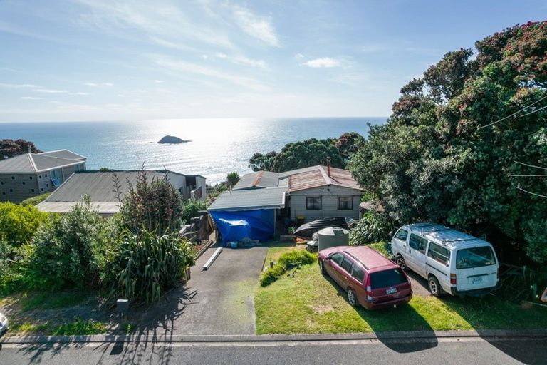 Photo of property in 7 Ngatira Road, Muriwai, Waimauku, 0881