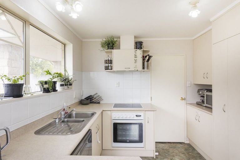 Photo of property in 24 Logan Way, Kelvin Grove, Palmerston North, 4414