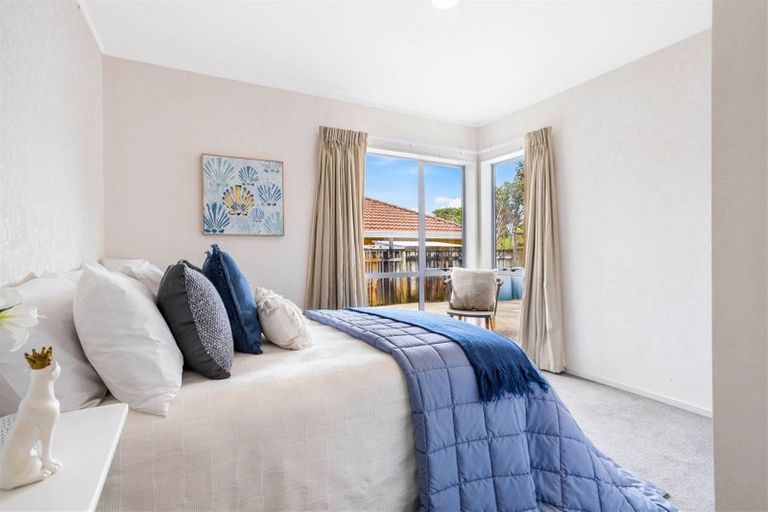 Photo of property in 1 Picasso Drive, West Harbour, Auckland, 0618