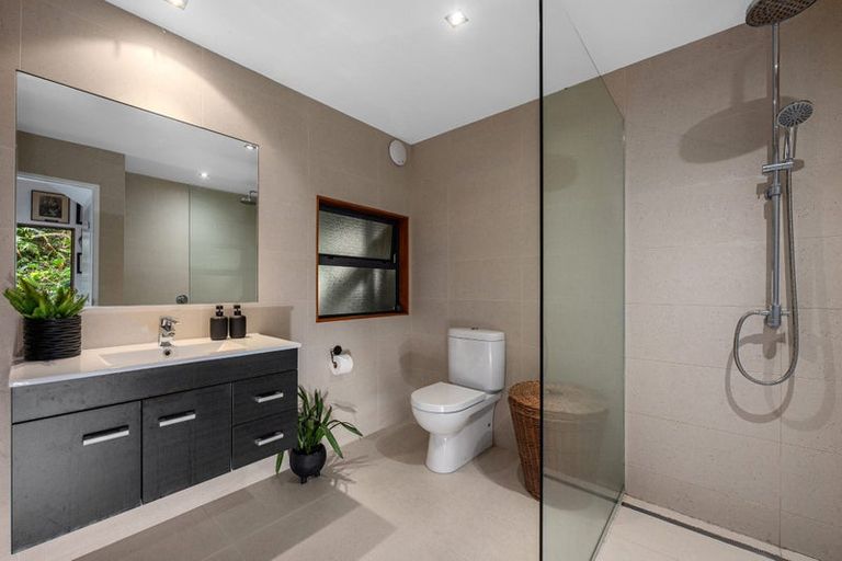 Photo of property in 60 Palmerston Road, Birkenhead, Auckland, 0626