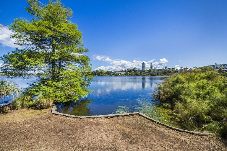 Photo of property in 310 Hurstmere Road, Takapuna, Auckland, 0622