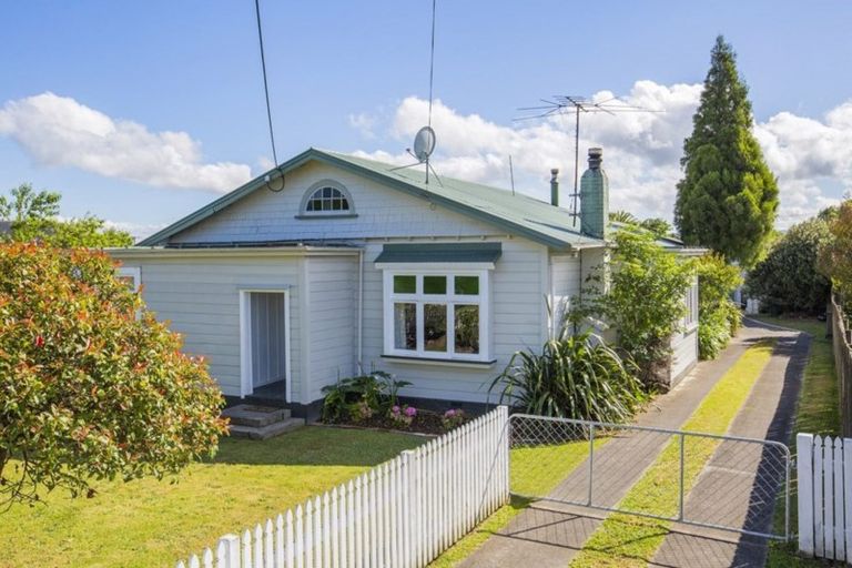 Photo of property in 59 Dublin Street, Martinborough, 5711