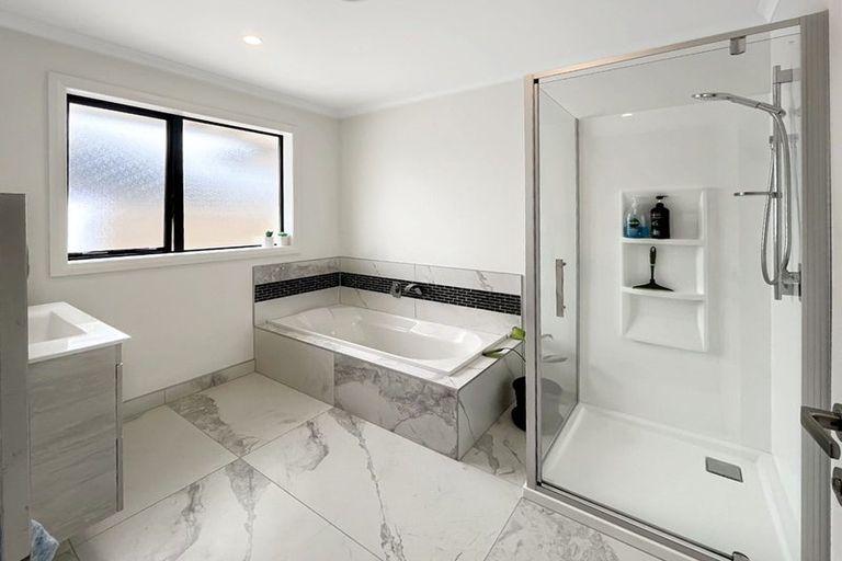 Photo of property in 104 Johnstone Drive, Fitzherbert, Palmerston North, 4410