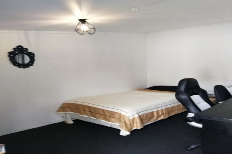 Photo of property in 5 Kahikatea Street, Inglewood, 4330