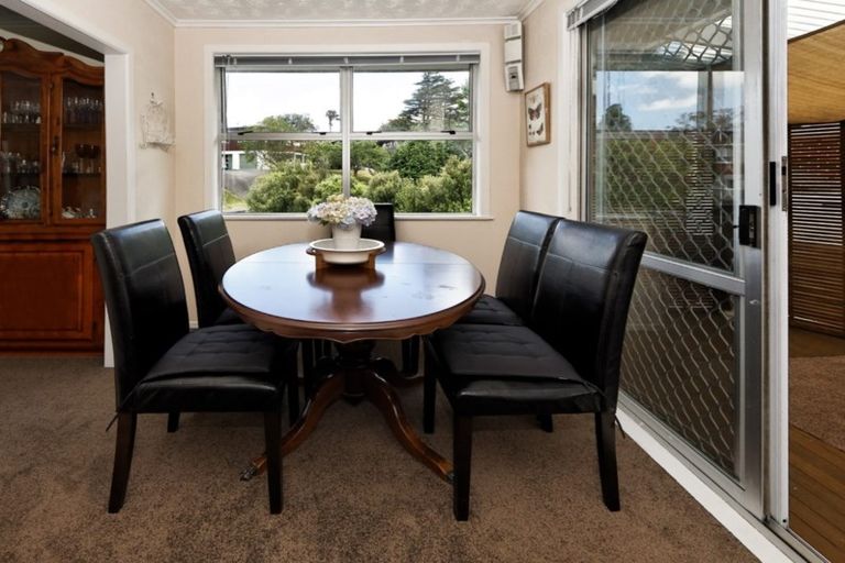 Photo of property in 22 Crompton Road, Massey, Auckland, 0614