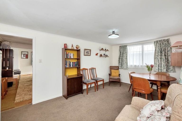 Photo of property in 116 Woodglen Road, Glen Eden, Auckland, 0602