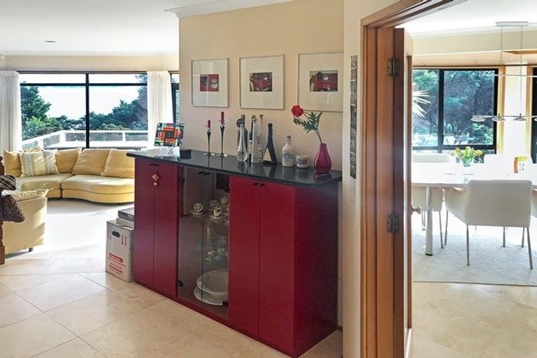 Photo of property in 9 Poaka Place, Beach Haven, Auckland, 0626