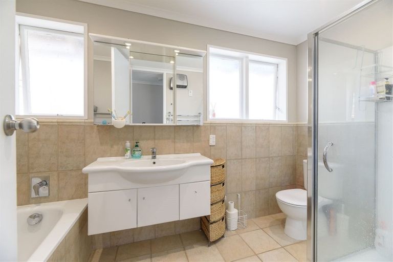 Photo of property in 23 Malters Place, Browns Bay, Auckland, 0630