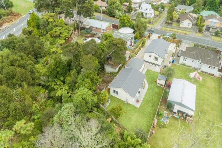 Photo of property in 8 Birdwood Road, Swanson, Auckland, 0612