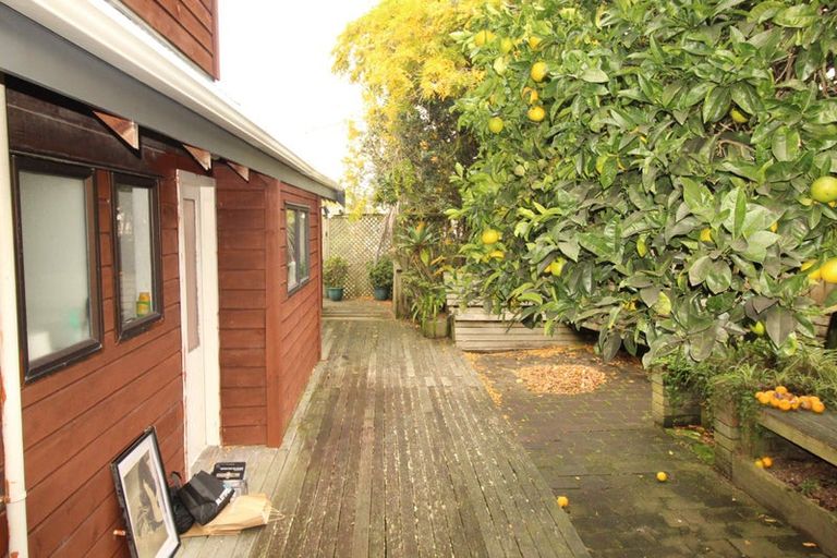 Photo of property in 10 Kayle Glen, West Harbour, Auckland, 0618