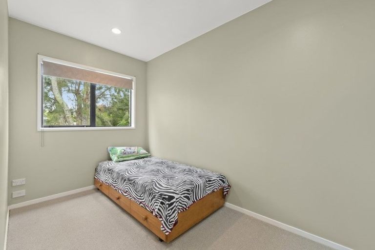 Photo of property in 2/284 Sunset Road, Windsor Park, Auckland, 0632