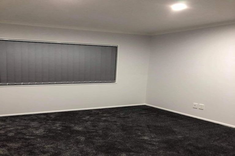 Photo of property in 17 Goodwood Drive, Goodwood Heights, Auckland, 2105