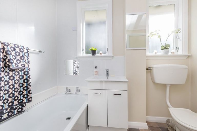 Photo of property in 2 Rakihau Place, Titahi Bay, Porirua, 5022